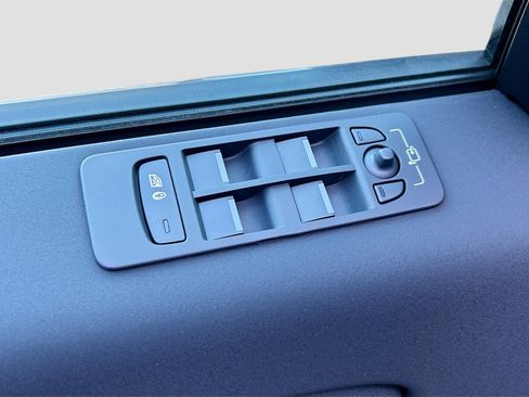 Used 2025 Land Rover Discovery Sport S image 17