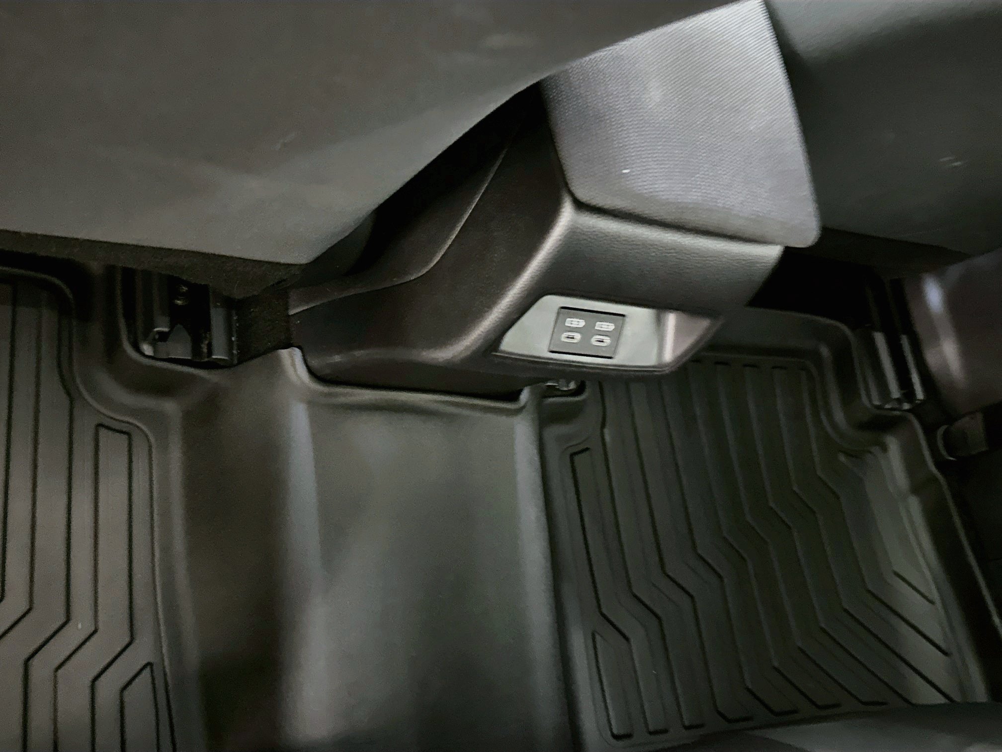 Used 2025 Toyota Corolla LE FWD image 28
