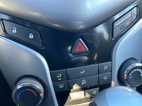 Used 2013 Chevrolet Cruze LT image 28