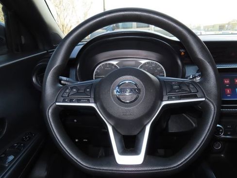 Used 2020 Nissan Kicks S image 19