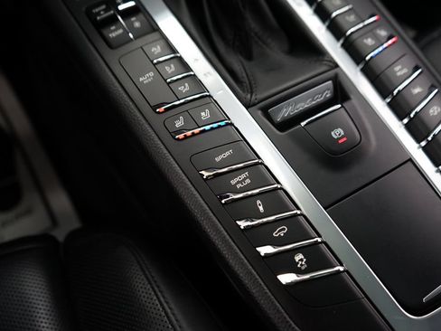Used 2018 Porsche Macan GTS w/ Premium Package Plus AWD/4WD image 45