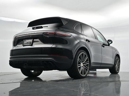 Certified 2023 Porsche Cayenne S Platinum AWD/4WD image 28