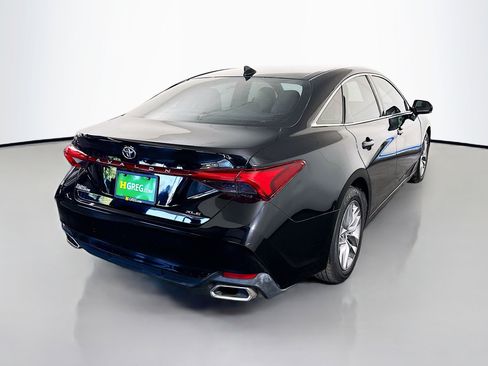 Used 2019 Toyota Avalon XLE w/ Moonroof Package image 10