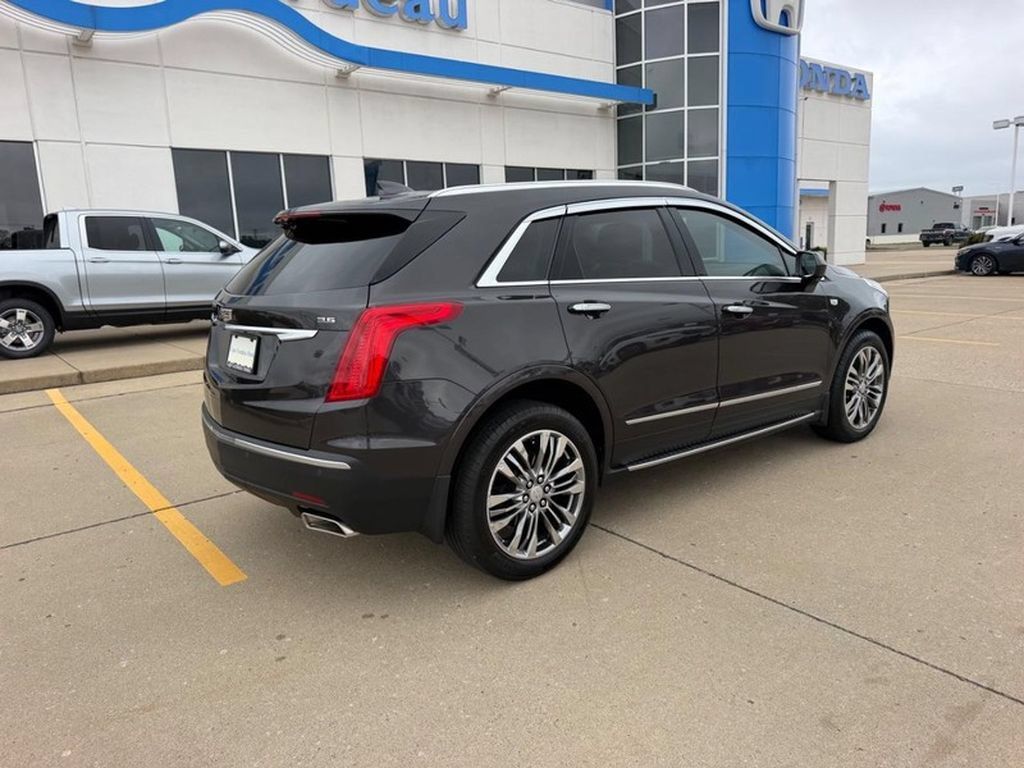 Used 2018 Cadillac XT5 Premium Luxury FWD image 2