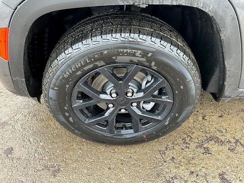 New 2026 Jeep Grand Cherokee Altitude image 10