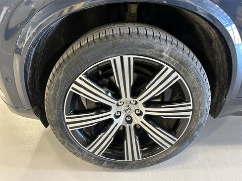 Certified 2024 Volvo XC90 B6 Ultimate w/ Protection Package image 8