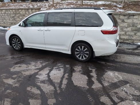 Used 2019 Toyota Sienna LE image 7