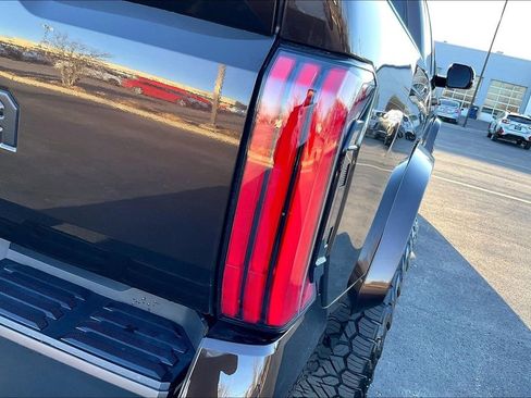 Used 2024 Toyota Tundra Limited image 33