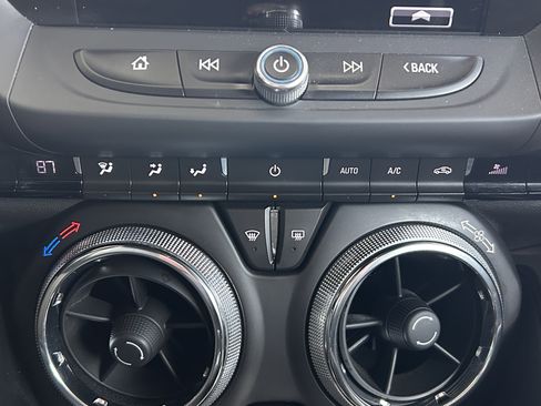 Used 2018 Chevrolet Camaro SS image 15