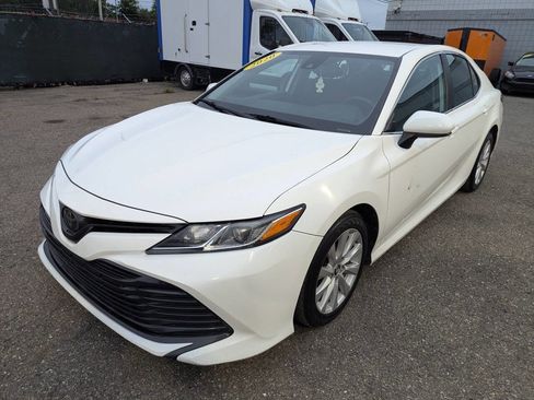 Used 2020 Toyota Camry LE FWD image 3