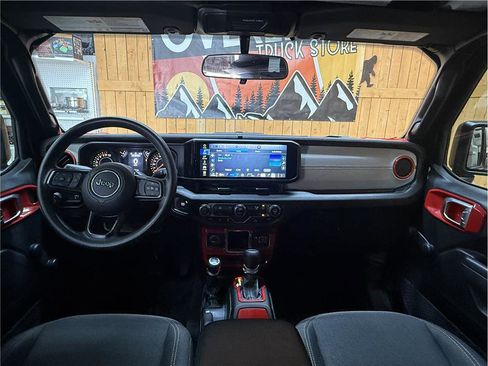 Used 2024 Jeep Gladiator Sport image 17