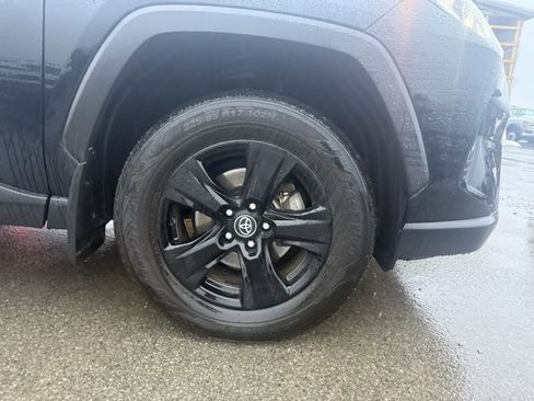 Used 2020 Toyota RAV4 XLE image 4