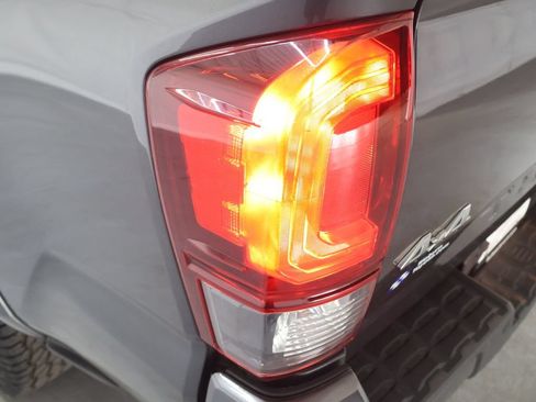 Used 2020 Toyota Tacoma SR5 AWD/4WD image 31