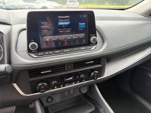 Used 2025 Nissan Rogue SV FWD image 28