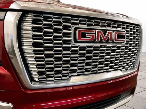Used 2021 GMC Yukon XL Denali w/ Denali Premium Package AWD/4WD image 30