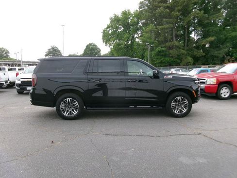 Used 2025 Chevrolet Suburban Z71 AWD/4WD image 5
