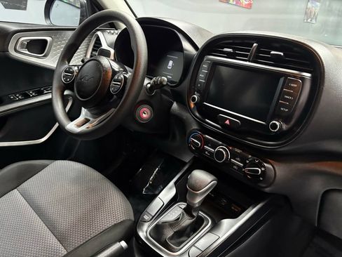 Used 2023 Kia Soul LX w/ LX Technology Package FWD image 44