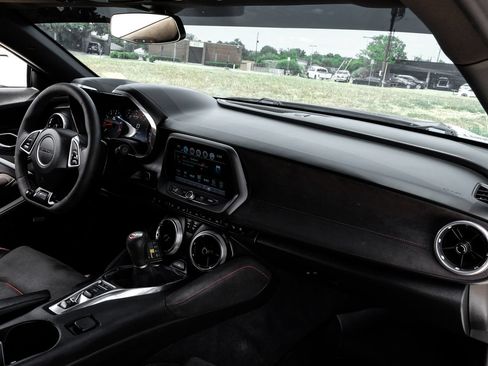Used 2017 Chevrolet Camaro ZL1 RWD image 10