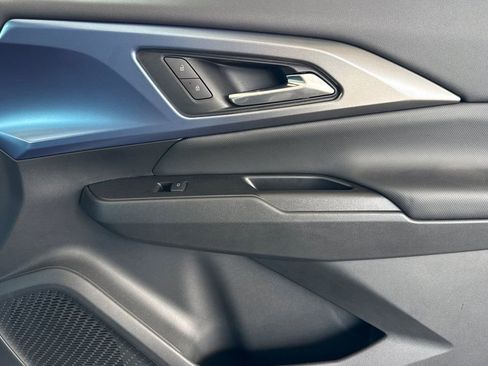 Used 2025 Chevrolet Equinox EV LT w/ Convenience Package image 27