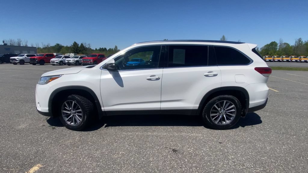 Used 2019 Toyota Highlander XLE AWD/4WD image 5