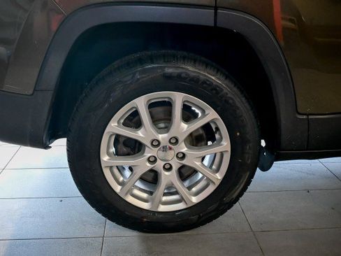 Used 2015 Jeep Cherokee Latitude AWD/4WD image 40
