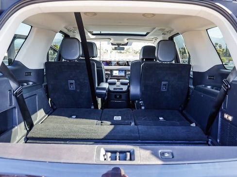 Used 2025 Lincoln Navigator Reserve AWD/4WD image 31