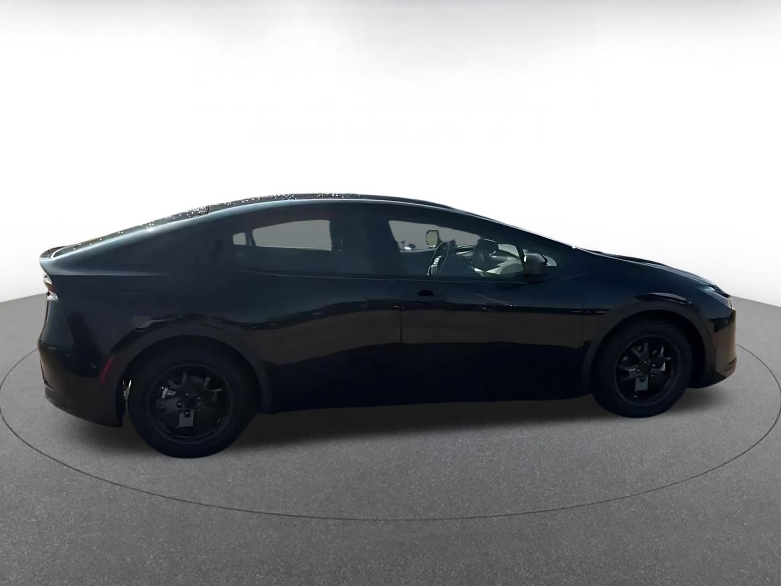 Used 2024 Toyota Prius LE FWD image 7
