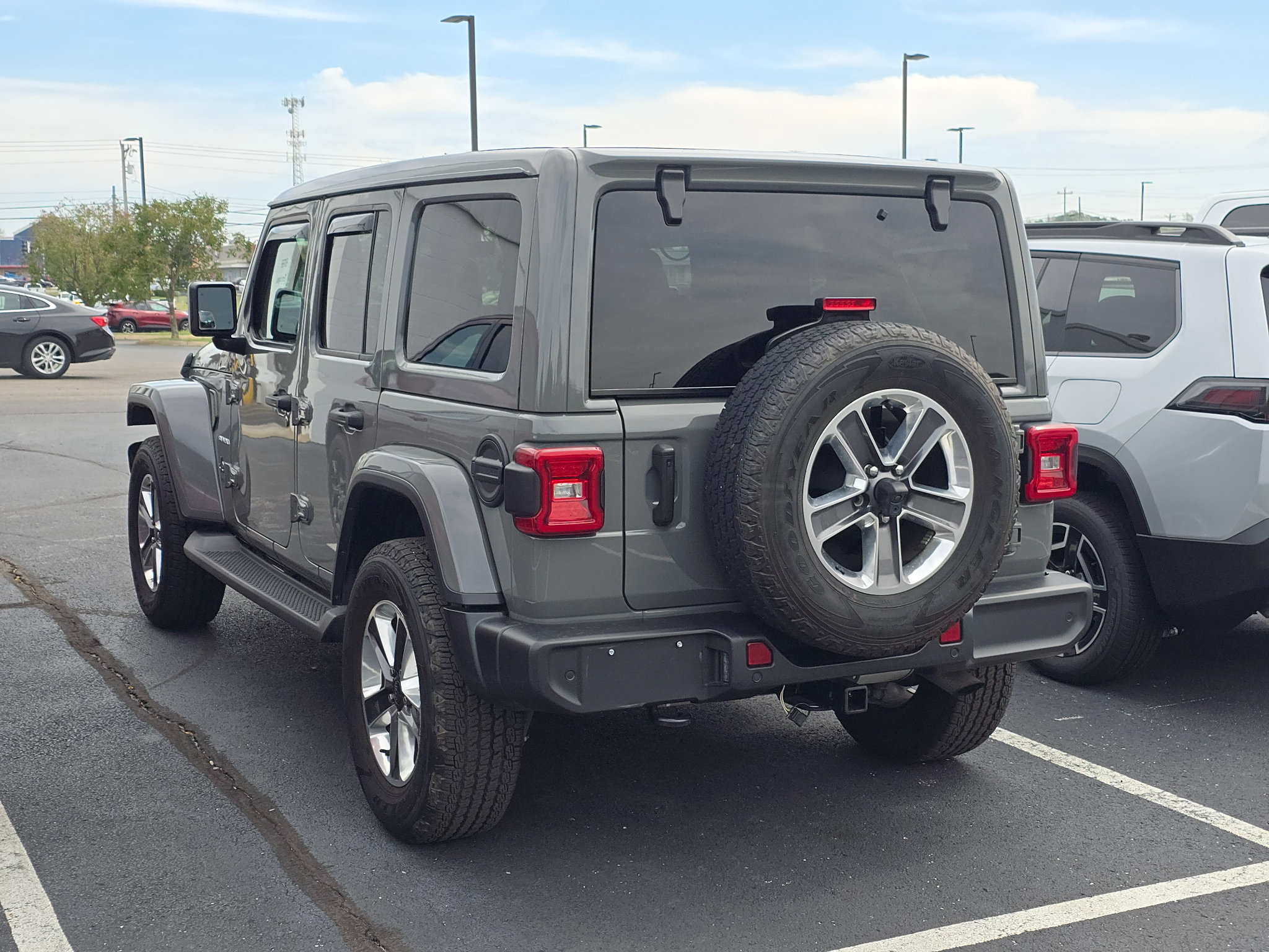 Used 2021 Jeep Wrangler Unlimited Sahara AWD/4WD image 6