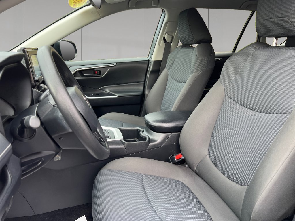 Used 2022 Toyota RAV4 LE AWD/4WD image 10