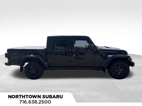 Used 2022 Jeep Gladiator Sport AWD/4WD image 3