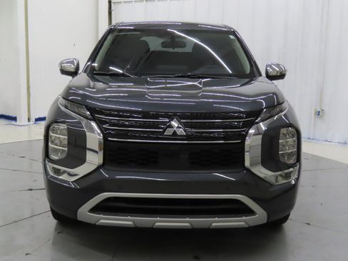 New 2025 Mitsubishi Outlander SE image 8