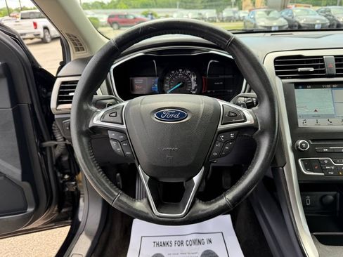 Used 2017 Ford Fusion SE w/ Equipment Group 202A AWD/4WD image 12