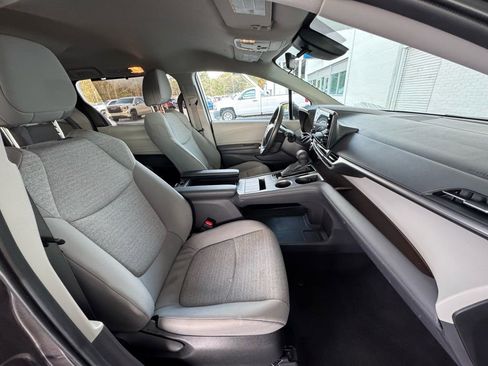Used 2024 Toyota Sienna LE image 16