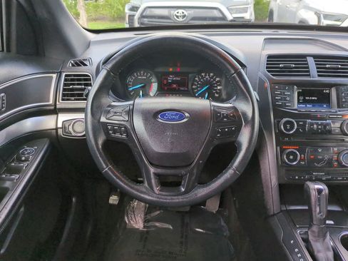 Used 2017 Ford Explorer XLT AWD/4WD image 16