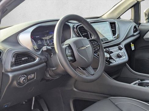 New 2026 Chrysler Pacifica Limited image 3