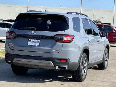 Certified 2024 Honda Pilot Touring image 4