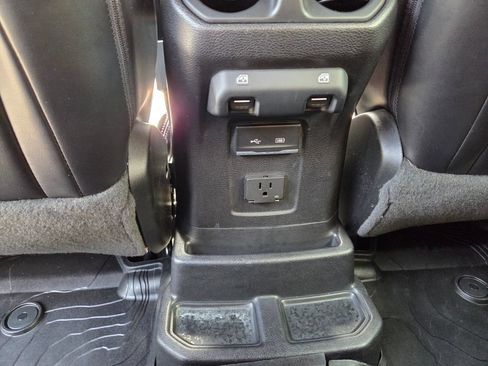 Used 2018 Jeep Wrangler Unlimited Rubicon AWD/4WD image 18