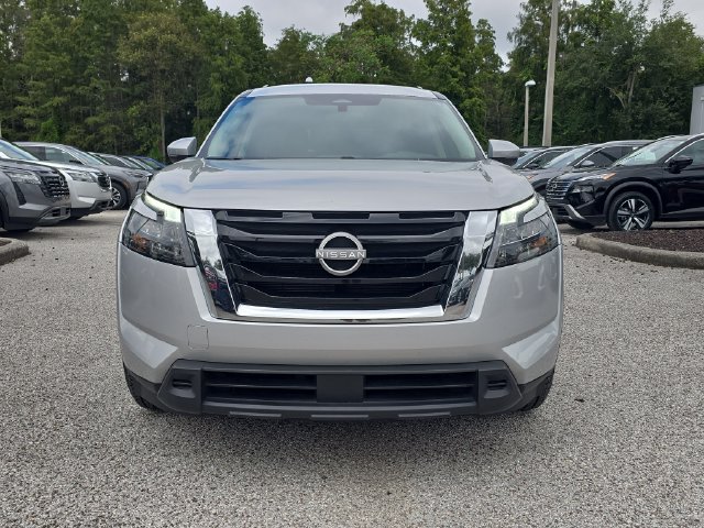 Certified 2025 Nissan Pathfinder SV FWD image 3