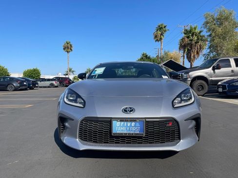 Used 2025 Toyota GR86 Premium w/ ALL Weather Mat Package (TMS) RWD image 6