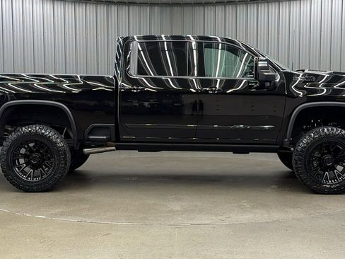Used 2025 Chevrolet Silverado 2500 High Country w/ Midnight Edition AWD/4WD image 6