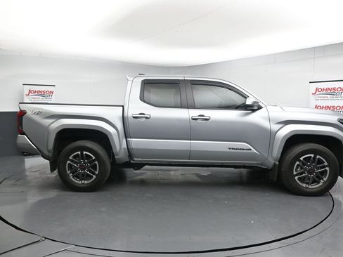 Used 2025 Toyota Tacoma TRD Sport AWD/4WD image 9
