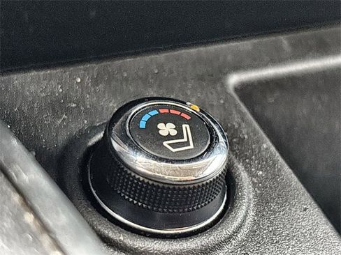 Used 2017 Nissan Titan Platinum Reserve image 36