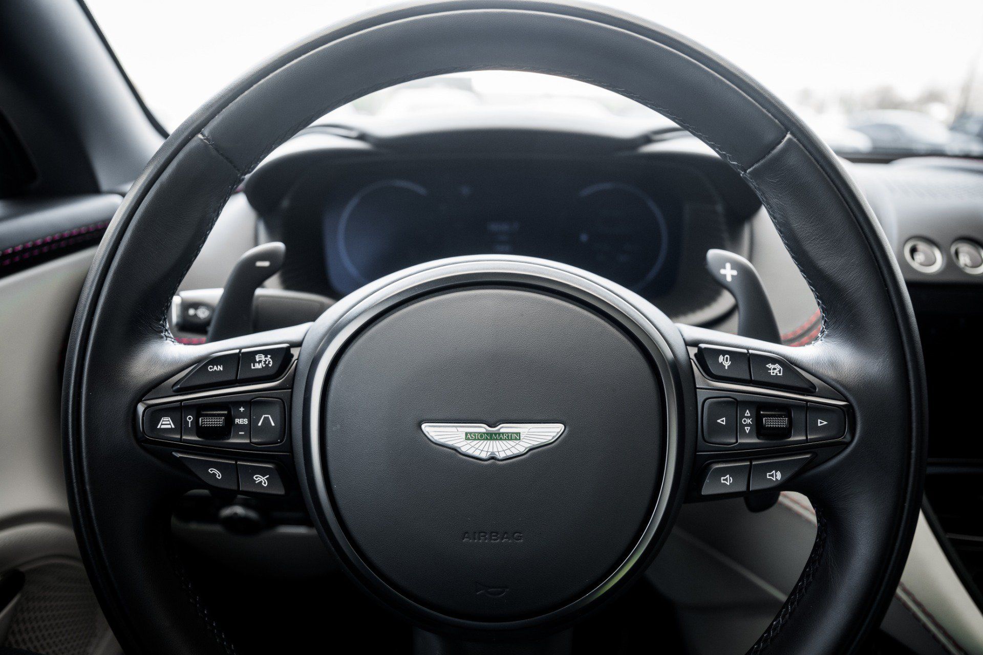 Used 2022 Aston Martin DBX AWD/4WD image 10