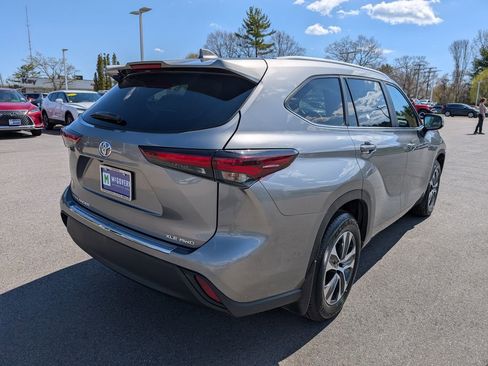 Used 2025 Toyota Highlander XLE AWD/4WD image 6