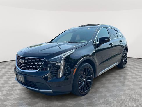 Used 2023 Cadillac XT4 Premium Luxury w/ Technology Package AWD/4WD image 3