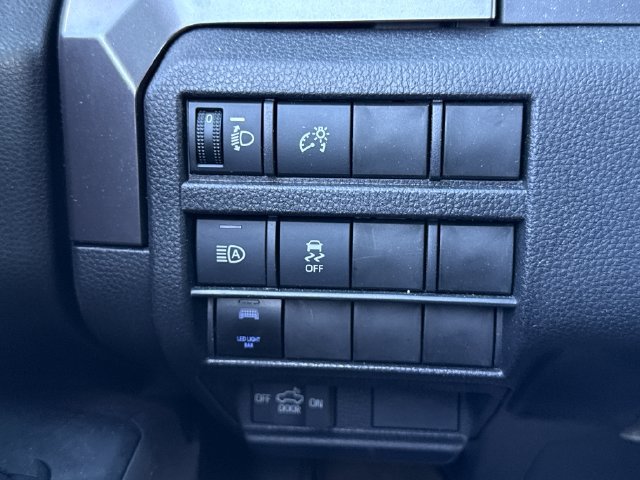 Used 2025 Toyota Tacoma TRD Off-Road AWD/4WD image 38