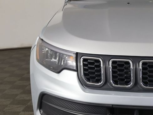 Used 2025 Jeep Compass Sport AWD/4WD image 11