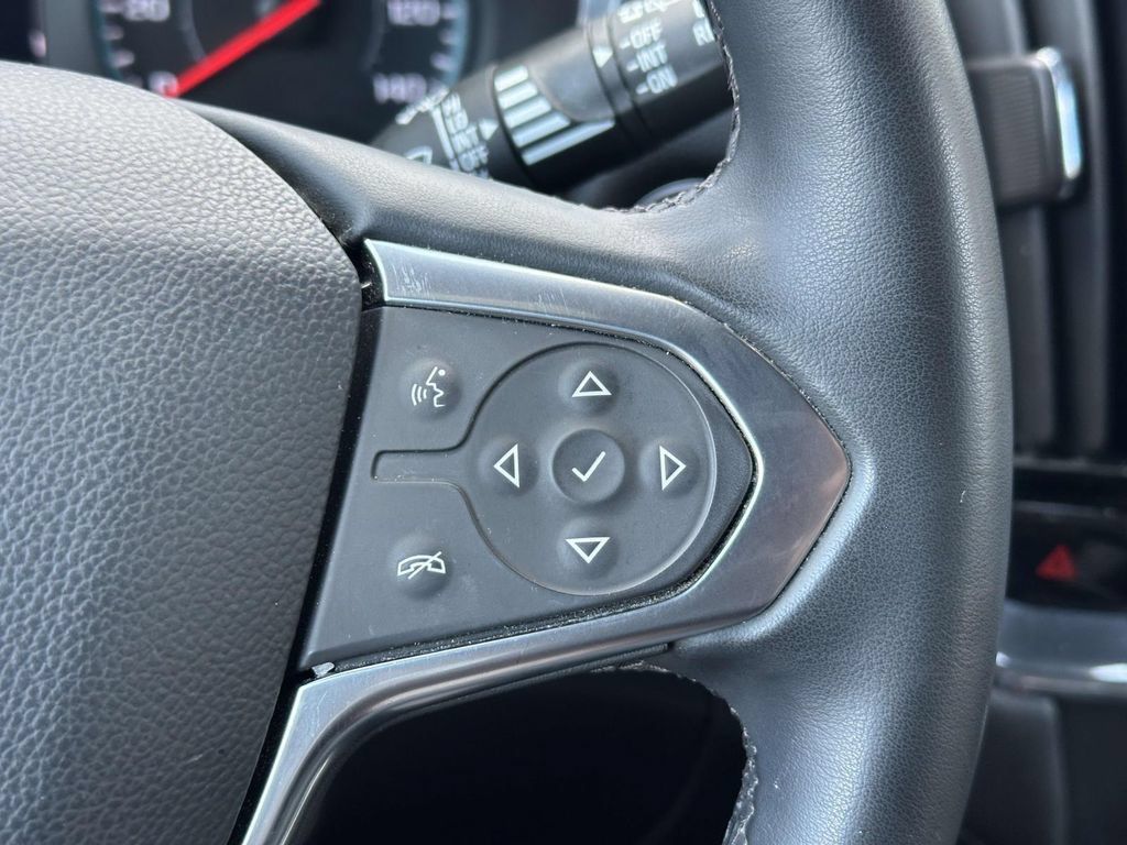 Used 2023 Chevrolet Traverse LT FWD image 19