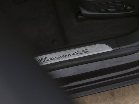 New 2025 Porsche Macan 4S Electric image 12