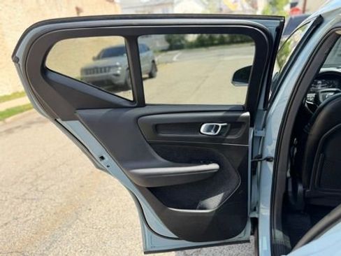 Used 2019 Volvo XC40 T5 Momentum AWD/4WD image 23